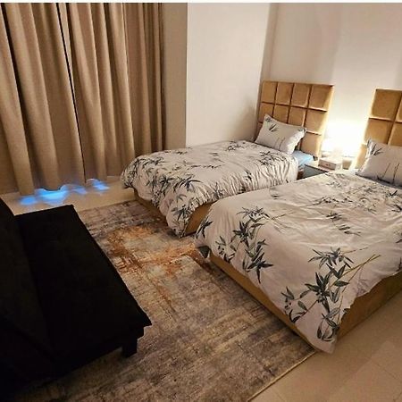 Elegant Villa Rooms In Dubai Near Airport Kültér fotó
