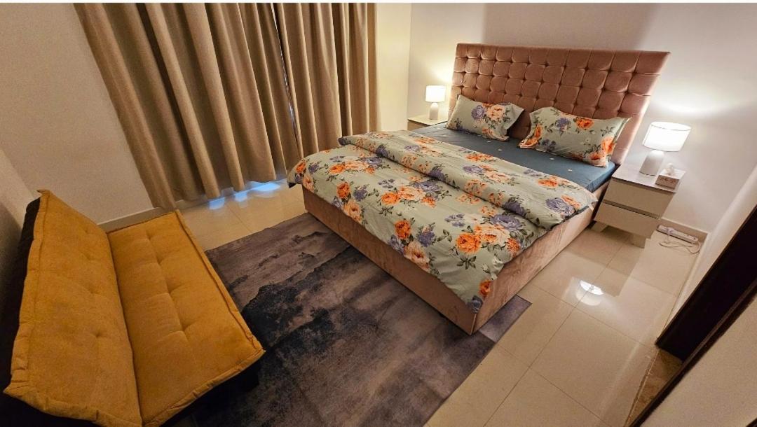 Elegant Villa Rooms In Dubai Near Airport Kültér fotó