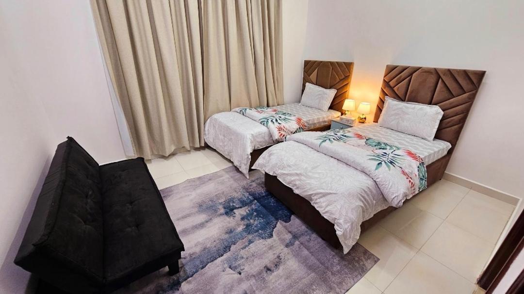 Elegant Villa Rooms In Dubai Near Airport Kültér fotó